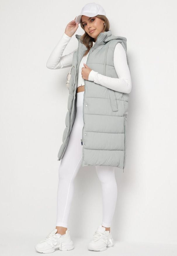 Born2be - Szara Pikowana Kamizelka z Kapturem i Sznurkami Zelothis. Typ kołnierza: kaptur. Kolor: szary. Materiał: jeans, dzianina. Długość: długie. Sezon: jesień. Styl: elegancki, klasyczny