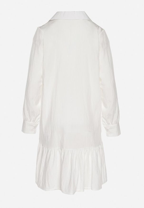 Born2be - Biała Sukienka z Wiskozą o Koszulowym Kroju z Falbanką Penzedi. Okazja: na co dzień. Typ kołnierza: kołnierzyk klasyczny. Kolor: biały. Materiał: wiskoza. Długość rękawa: długi rękaw. Typ sukienki: koszulowe. Styl: klasyczny, casual, elegancki