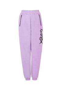 REDEMPTION ATHLETIX - Lawendowe spodnie dresowe z logo. Stan: podwyższony. Kolor: różowy, wielokolorowy, fioletowy. Materiał: dresówka. Długość: długie