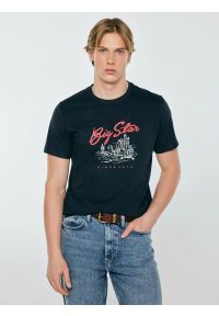 Big-Star - Koszulka męska z nadrukiem granatowa Sterir 403. Okazja: na co dzień. Kolor: niebieski. Materiał: jeans, bawełna. Wzór: nadruk. Sezon: lato. Styl: casual, klasyczny #1