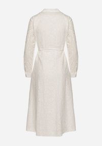 Born2be - Biała Koszulowa Sukienka z Ażurowym Wzorem i Paskiem Tanithiea. Okazja: na co dzień. Typ kołnierza: kołnierzyk klasyczny. Kolor: biały. Materiał: bawełna. Długość rękawa: długi rękaw. Wzór: ażurowy. Typ sukienki: koszulowe. Styl: elegancki, casual, klasyczny #2