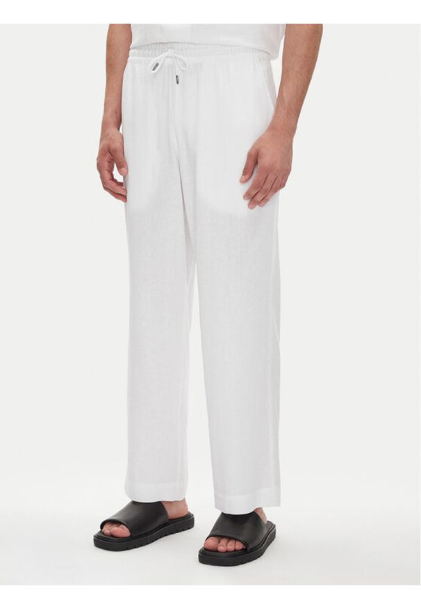 Emporio Armani Spodnie materiałowe EM000586 AF12356 U0002 Biały Regular Fit. Kolor: biały. Materiał: len, wiskoza