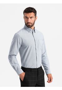 Ombre Clothing - Elegancka koszula męska oxford z haftem i kieszonką – jasnoszara V2 - Rozmiar: S. Okazja: na spotkanie biznesowe, do pracy. Typ kołnierza: kołnierzyk klasyczny. Kolor: szary. Materiał: tkanina, bawełna. Wzór: haft. Styl: elegancki #5