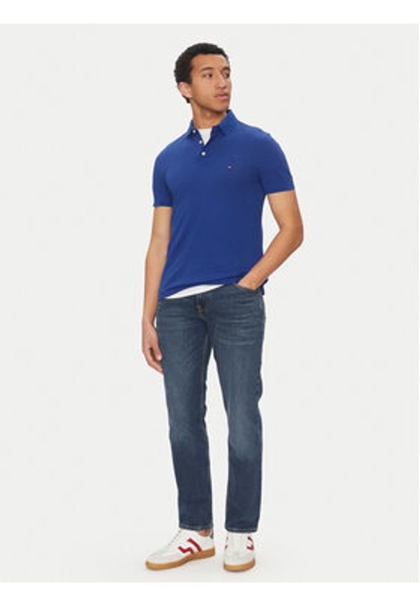 TOMMY HILFIGER - Tommy Hilfiger Polo 1985 MW0MW17771 Niebieski Slim Fit. Typ kołnierza: polo. Kolor: niebieski. Materiał: bawełna