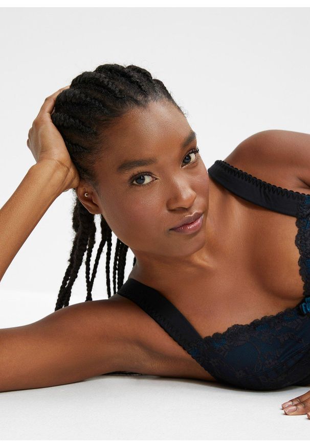 bonprix - Biustonosz minimizer z wyściełanymi ramiączkami. Kolor: czarny. Materiał: koronka. Rodzaj stanika: wyściełane miseczki, różne sposoby noszenia. Wzór: koronka