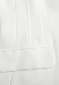 Renee - Biała Marynarka VICES o Taliowanym Kroju z Poduszkami w Ramionach Idameni. Okazja: do pracy, na spotkanie biznesowe. Kolor: biały. Materiał: poliester. Styl: biznesowy #4