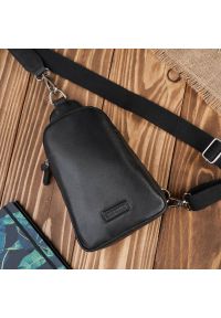 PAOLO PERUZZI - Plecak męski skórzany na jedno ramię na skos mały czarny T-118-BL. Kolor: czarny. Materiał: skóra #1