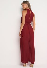 Born2be - Bordowy Taliowany Kombinezon z Dekoltem Typu Halter z Gumką w Pasie i Materiałowym Paskiem Xolefia. Okazja: na imprezę, na co dzień. Kolor: czerwony. Materiał: materiał. Styl: casual, elegancki #4