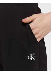 Calvin Klein Jeans Spodnie dresowe J20J220268 Czarny Regular Fit. Kolor: czarny. Materiał: syntetyk #5