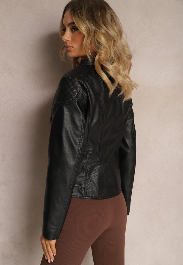 Renee - Czarna Ramoneska Kurtka z Ekoskóry Zapinana pod Szyją Orifaga. Okazja: do pracy, na co dzień. Kolor: czarny. Materiał: jeans. Styl: casual, elegancki