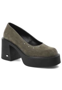 Zielone Półbuty Karino Eleganckie Obuwie Damskie. Okazja: na co dzień. Kolor: zielony. Materiał: welur. Szerokość cholewki: normalna. Wzór: aplikacja. Obcas: na obcasie. Styl: elegancki. Wysokość obcasa: średni #1