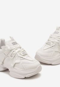 Born2be - Białe Sneakersy na Grubej Podeszwie z Ozdobnymi Napisami Silpina. Kolor: biały. Wzór: napisy
