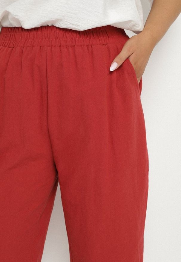 Born2be - Bordowe Luźne Spodnie z Bawełny z Wysokim Stanem 3/4 Lumelle. Okazja: na co dzień. Stan: podwyższony. Kolor: czerwony. Materiał: bawełna. Styl: casual, klasyczny