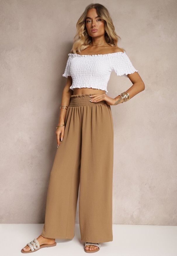 Renee - Jasnobrązowe Spodnie High Waist z Szerokimi Nogawkami i Gumką w Pasie Risabessa. Okazja: na co dzień. Stan: podwyższony. Kolor: brązowy. Styl: elegancki, casual