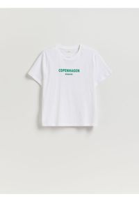 Reserved - T-shirt z nadrukiem - biały. Kolor: biały. Materiał: bawełna. Wzór: nadruk