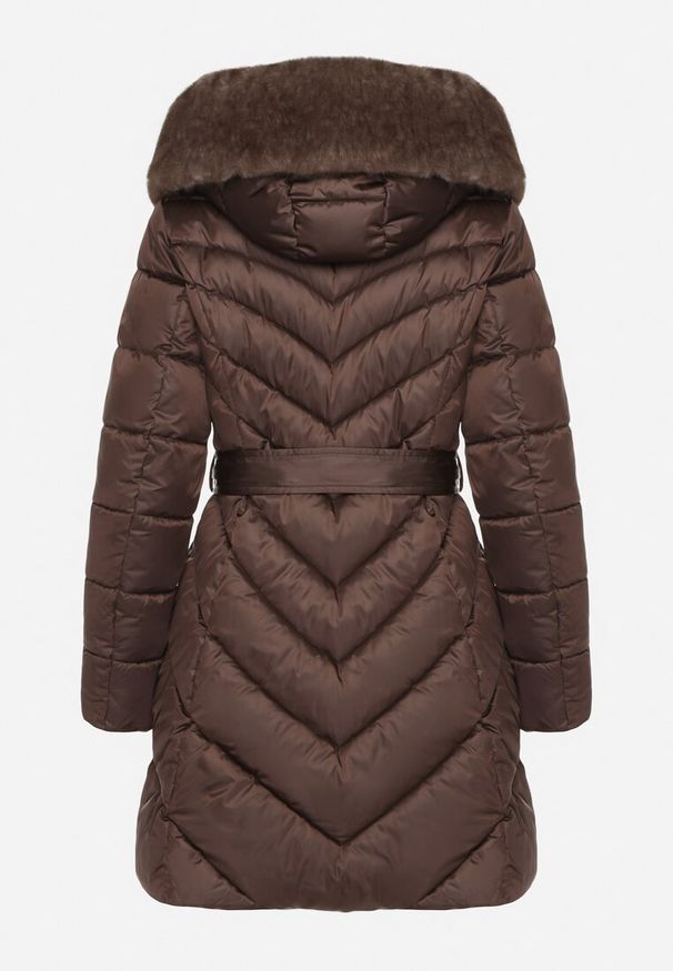 Born2be - Brązowa Pikowana Kurtka z Wiązanym Paskiem i Kapturem z Futerkiem Fenama. Okazja: na spacer, na co dzień. Kolor: brązowy. Materiał: futro. Styl: casual, elegancki