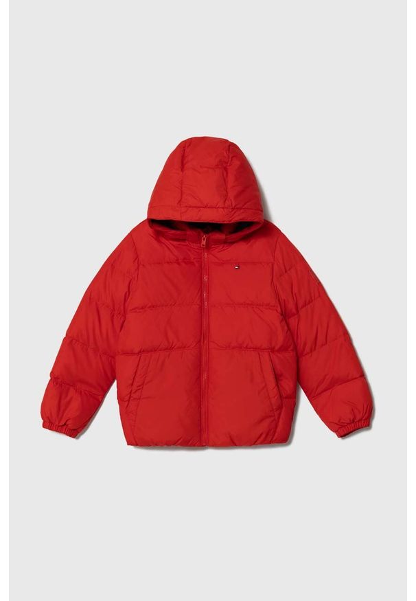 TOMMY HILFIGER - Tommy Hilfiger kurtka puchowa dziecięca kolor czerwony. Okazja: na co dzień. Kolor: czerwony. Materiał: puch. Styl: casual