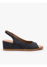 Ryłko - Granatowe sandały na koturnie. Okazja: na co dzień. Nosek buta: okrągły. Zapięcie: pasek. Kolor: niebieski. Szerokość cholewki: normalna. Materiał: welur, skóra. Sezon: lato. Obcas: na koturnie. Styl: klasyczny, wakacyjny, casual, street, elegancki #1