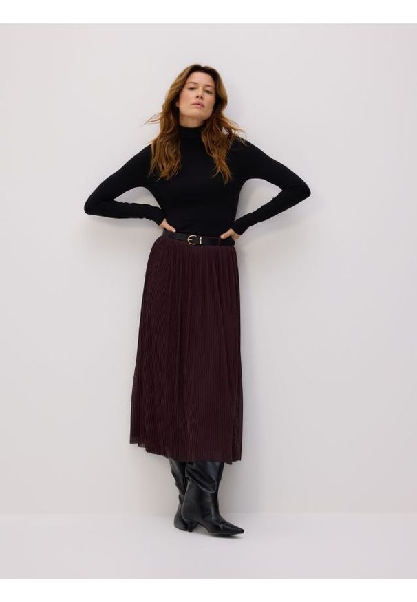 Reserved - Plisowana spódnica z paskiem - ciemnofioletowy. Kolor: fioletowy. Materiał: dzianina