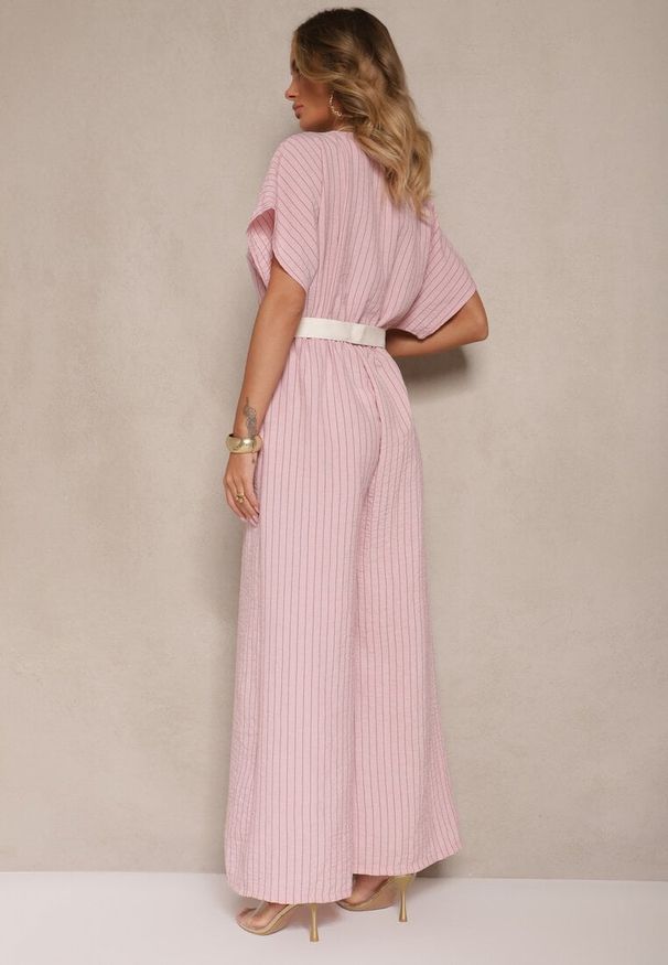 Renee - Różowy Kopertowy Kombinezon z Nietoperzowymi Rękawami i Paskiem Tollamira. Okazja: na co dzień. Kolor: różowy. Styl: casual, elegancki