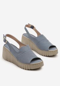 Born2be - Niebieskie Sandały Vices na Koturnie z Tłoczeniem Realivra. Okazja: na co dzień, na imprezę, na spacer. Zapięcie: sprzączka. Kolor: niebieski. Materiał: jeans. Sezon: lato. Obcas: na koturnie. Styl: casual, elegancki #4
