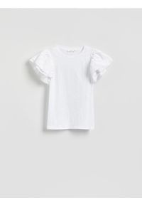 Reserved - T-shirt z ażurowymi rękawami - biały. Kolor: biały. Materiał: bawełna. Wzór: ażurowy