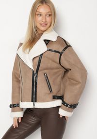 Born2be - Ciemnobeżowa Kurtka Ramoneska Biker z Futerkiem i Paskami z Klamrami Mandrie. Okazja: na spacer, na co dzień. Kolor: beżowy. Materiał: futro. Wzór: aplikacja. Styl: casual, elegancki, klasyczny #6
