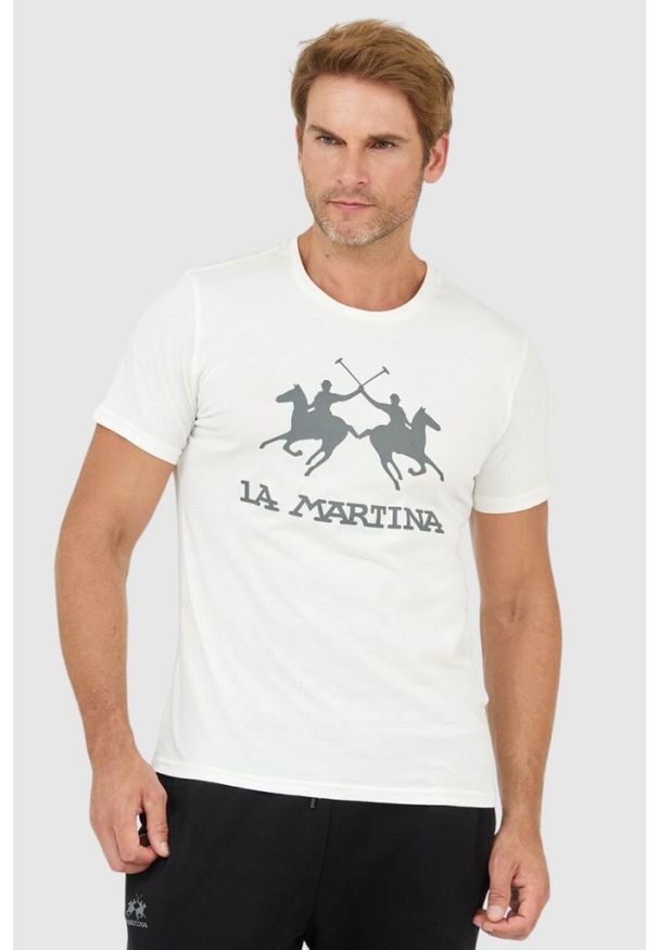 La Martina - LA MARTINA Biały t-shirt męski z szarym logo. Kolor: biały. Materiał: prążkowany, jersey. Wzór: nadruk