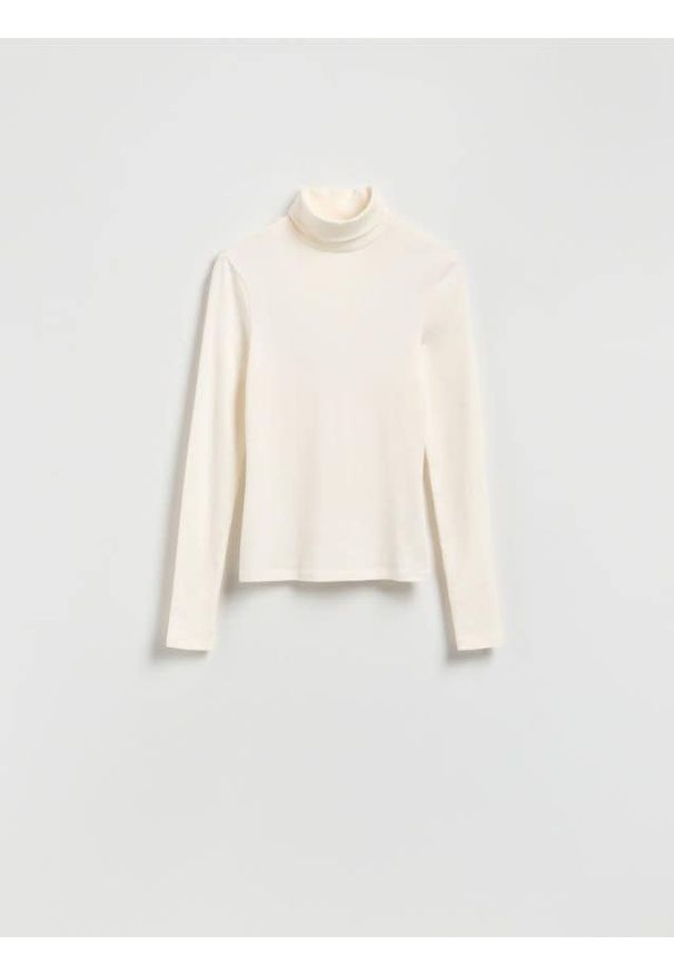 Reserved - Bawełniany golf - złamana biel. Typ kołnierza: golf. Materiał: bawełna