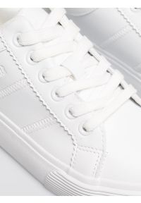 Big-Star - Trampki damskie ze skóry ekologicznej białe RR274315 101. Okazja: na co dzień. Nosek buta: okrągły. Kolor: biały. Materiał: skóra ekologiczna. Styl: casual, elegancki, klasyczny #6