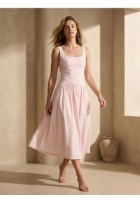 Sinsay - Klasyczna sukienka midi na ramiączkach z wiskozą - różowy. Kolor: różowy. Materiał: wiskoza. Długość rękawa: na ramiączkach. Styl: klasyczny. Długość: midi #1