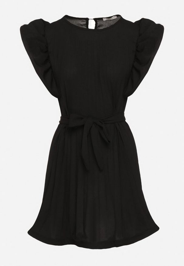 Born2be - Czarna Plisowana Sukienka z Materiałowym Paskiem w Talii i Ozdobnymi Falbankami Christi. Typ kołnierza: kołnierz z falbankami. Kolor: czarny. Materiał: materiał. Typ sukienki: rozkloszowane