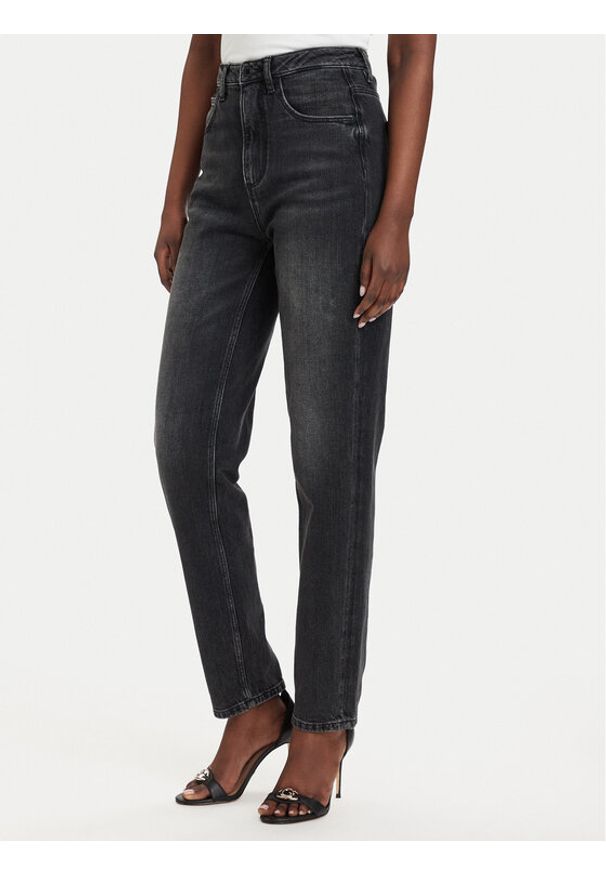 Guess Jeansy W2YA21 D4QD1 Czarny Mom Fit. Kolor: czarny