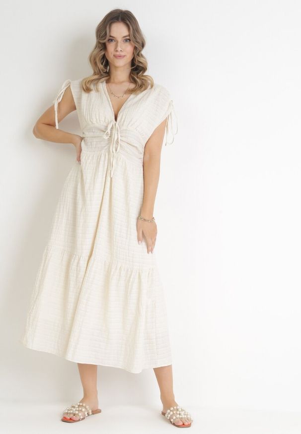 Born2be - Beżowa Rozkloszowana Sukienka z Falbaną Atina. Kolor: beżowy