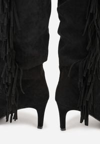 Renee - Czarne Kozaki na Szpilce w Stylu Boho Ozdobione Frędzlami Mevinavia. Okazja: na co dzień. Kolor: czarny. Materiał: jeans. Wzór: aplikacja. Sezon: lato. Obcas: na szpilce. Styl: boho #7