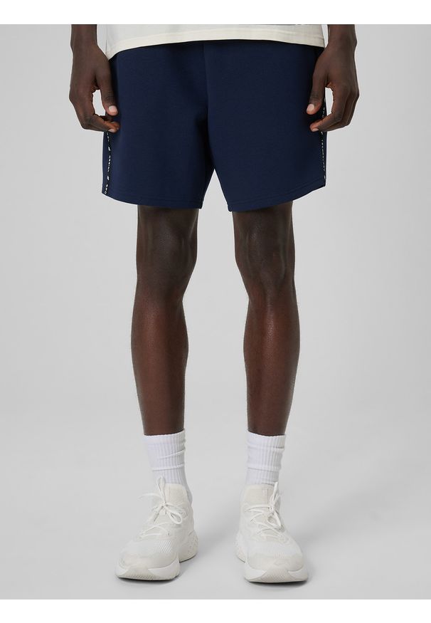 4f - 4F Spodenki dresowe męskie - granatowe L. Kolor: niebieski. Materiał: dresówka. Długość: do kostek. Sport: fitness