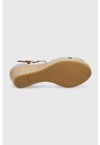 TOMMY HILFIGER - Tommy Hilfiger sandały HIGH WEDGE SEERSUCKER damskie kolor niebieski na koturnie FW0FW07158. Zapięcie: klamry. Kolor: niebieski. Materiał: guma. Obcas: na koturnie #5