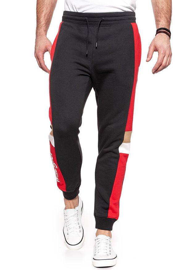 Wrangler - WRANGLER SPODNIE DRESOWE TRACKPANTS FADED BLACK W6B04IKV6. Kolor: czarny. Materiał: dresówka. Wzór: nadruk