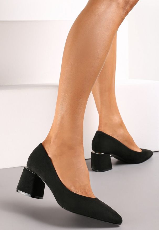 Born2be - Czarne Czółenka Ilamelle. Zapięcie: bez zapięcia. Kolor: czarny. Szerokość cholewki: normalna. Wzór: gładki. Obcas: na słupku