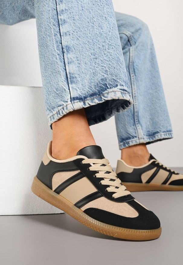 Renee - Czarno-Beżowe Sneakersy Sportowe przed Kostkę z Ozdobnymi Paskami Zonevia. Wysokość cholewki: przed kostkę. Zapięcie: pasek. Kolor: czarny. Szerokość cholewki: normalna. Wzór: paski
