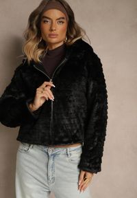 Renee - Czarna Futerkowa Kurtka z Kapturem Zapinana na Suwak Olarresa. Okazja: na co dzień. Typ kołnierza: kaptur. Kolor: czarny. Materiał: jeans, poliester. Długość: krótkie. Styl: casual, elegancki #3