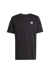 Adidas - Koszulka z grafiką Mini Pizza. Kolor: czarny. Materiał: bawełna