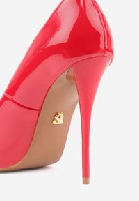 Born2be - Czerwone Klasyczne Szpilki VICES z Lakierowanym Połyskiem Divenia. Okazja: na wesele, na co dzień, na randkę, na ślub cywilny. Kolor: czerwony. Materiał: lakier. Obcas: na szpilce. Styl: klasyczny #2