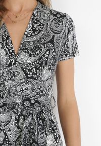 Born2be - Czarno-Szary Kwiecisty Kombinezon z Kopertowym Dekoltem i Materiałowym Paskiem Catarinja. Kolor: szary. Materiał: materiał. Styl: boho #2