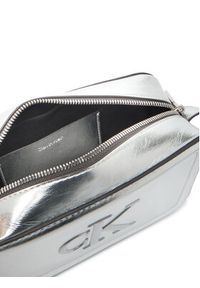 Calvin Klein Torebka Bold Ck Metallic Camera Bag LV04F3331G Srebrny. Kolor: srebrny. Materiał: skórzane #2