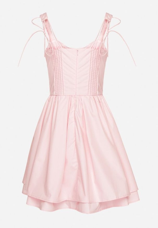 Born2be - Różowa Bawełniana Sukienka Vices w Rustykalnym Stylu z Wiązaniem Fenavira. Okazja: na co dzień. Kolor: różowy. Materiał: bawełna. Długość rękawa: na ramiączkach. Wzór: aplikacja. Styl: casual