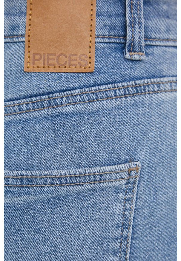Pieces jeansy damskie medium waist. Kolor: niebieski