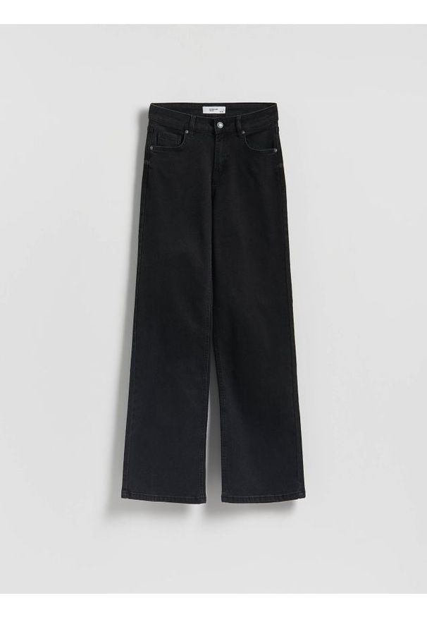 Reserved - Jeansy straight - czarny. Kolor: czarny