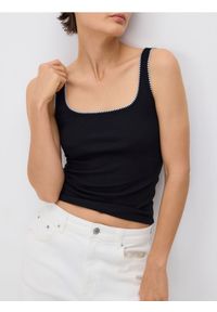 Reserved - Top z modalem - czarny. Kolor: czarny. Materiał: dzianina