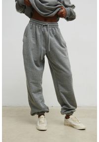 Marsala - Spodnie typu jogger w kolorze GRAPHITE MELANGE - AUSTIN-XL. Stan: podwyższony. Materiał: dresówka, dzianina, bawełna, poliester. Wzór: melanż. Styl: elegancki